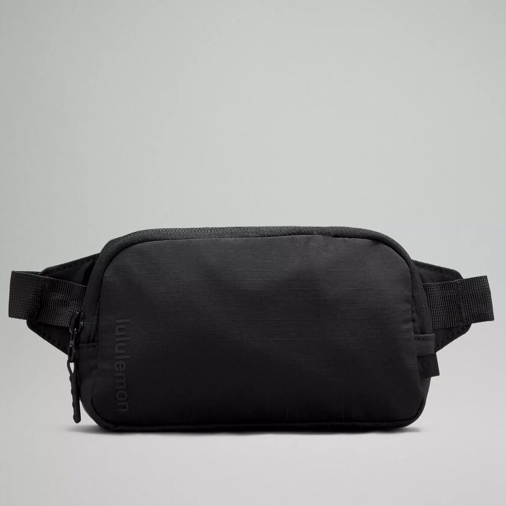 NWT Lululemon Mini Belt Bag - Black